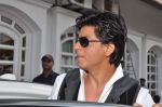 Shahrukh Khan snapped in Bandra, Mumbai on 4th Feb 2013 (15).JPG